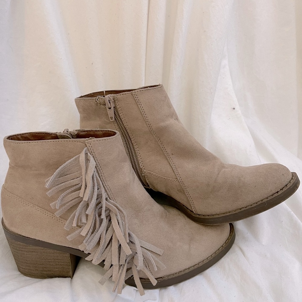 FRINGE BOOTIES